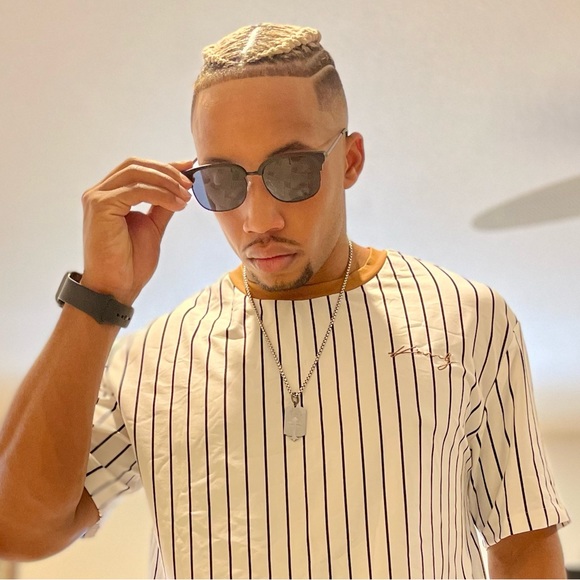 Meet your Posher, Johnny - Picture 2 of 2